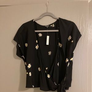 Madewell size M black wrap top with daisies